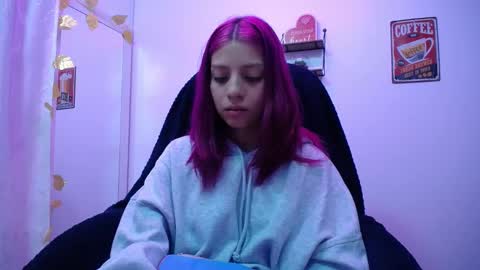 Snapshot of sarai_petite_ chatting on 4, 12, 2024 SARAI online show from 4, 12, 2024