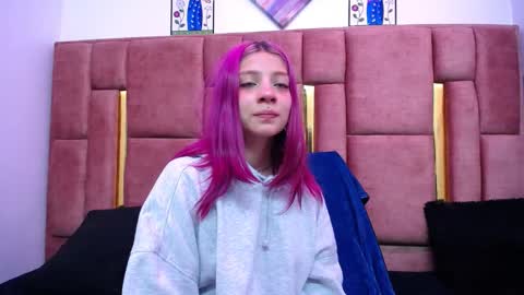 Snapshot of sarai_petite_ chatting on 22, 12, 2024 SARAI online show from 22, 12, 2024