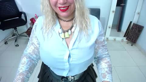 Snapshot of saralovens chatting on 14, 10, 2025 Saraloves online show from 14, 10, 2025