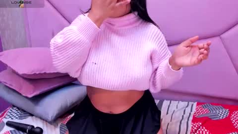 Snapshot of saramagiic chatting on 11, 9, 2025 online show from 11, 9, 2025