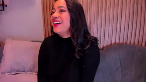 Snapshot of saramagiic chatting on 24, 10, 2025 online show from 24, 10, 2025