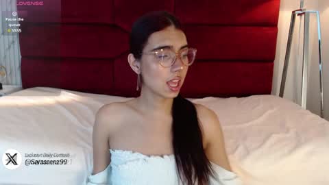 Snapshot of sarasaenz_99 chatting on 8, 1, 2025 Sara online show from 8, 1, 2025