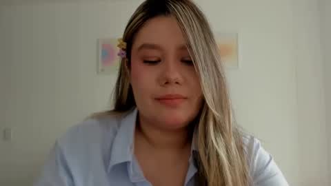 Sara  sarasmithfun by instagram online show from 25, 5, 2026