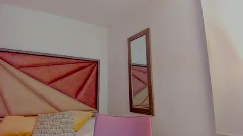 Snapshot of sarawagner_ chatting on 13, 5, 2026 online show from 13, 5, 2026