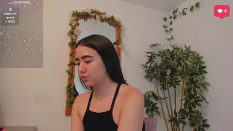 Snapshot of sarawagner_ chatting on 28, 5, 2026 online show from 28, 5, 2026