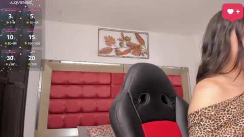 Snapshot of sarawagner_ chatting on 8, 6, 2026 online show from 8, 6, 2026