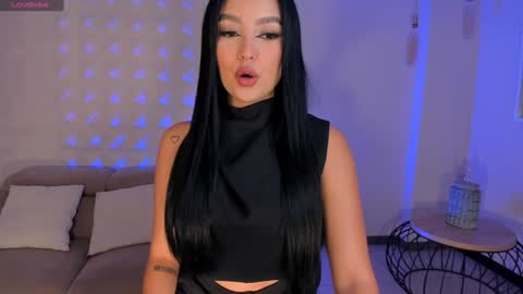 Sara Winstone online show from 2, 2, 2025