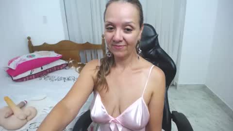 saray1221 online show from 5, 2, 2025