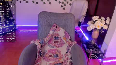 saray__jones online show from 8, 1, 2025