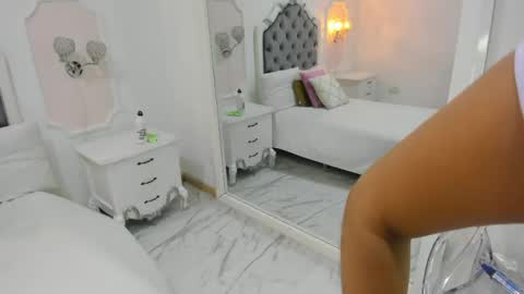 sarit_ online show from 10, 5, 2026