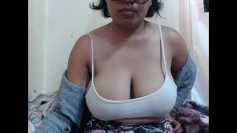 Snapshot of saronette chatting on 27, 3, 2026 saronette online show from 27, 3, 2026