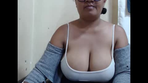 Snapshot of saronette chatting on 31, 3, 2026 saronette online show from 31, 3, 2026