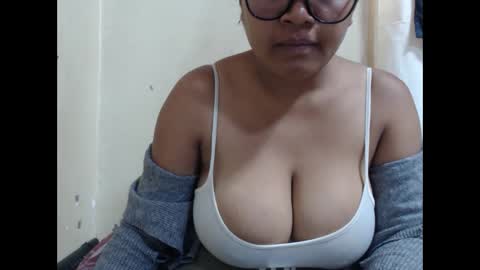 Snapshot of saronette chatting on 1, 4, 2026 saronette online show from 1, 4, 2026