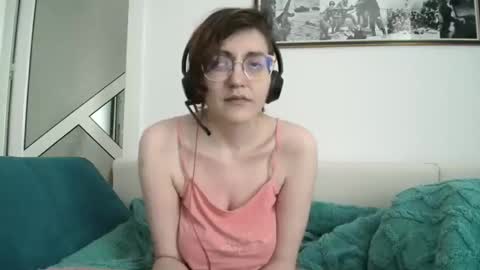 sarraboots online show from 10, 4, 2026