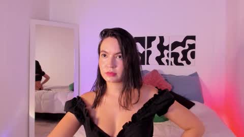 Snapshot of sarrah_3 chatting on 22, 9, 2025 Sara online show from 22, 9, 2025