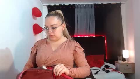 Snapshot of sasha_tk chatting on 8, 9, 2025 sasha_tk online show from 8, 9, 2025