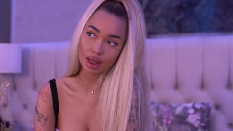 Snapshot of sashaferrera chatting on 12, 9, 2025 Dennise online show from 12, 9, 2025