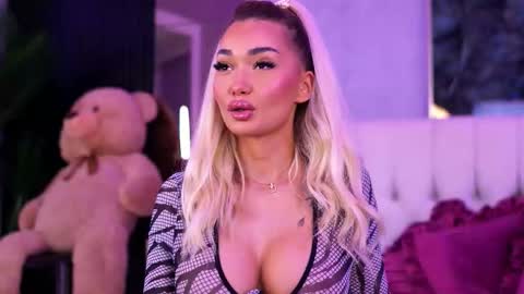 Snapshot of sashaferrera chatting on 20, 9, 2025 Dennise online show from 20, 9, 2025