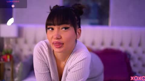 Snapshot of sashaferrera chatting on 24, 10, 2025 Dennise online show from 24, 10, 2025