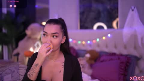 Snapshot of sashaferrera chatting on 30, 10, 2025 Dennise online show from 30, 10, 2025