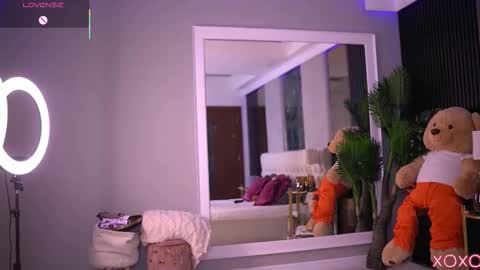 Snapshot of sashaferrera chatting on 19, 11, 2025 Dennise online show from 19, 11, 2025