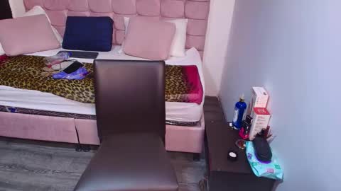 S A S H A R O S E online show from 18, 9, 2025