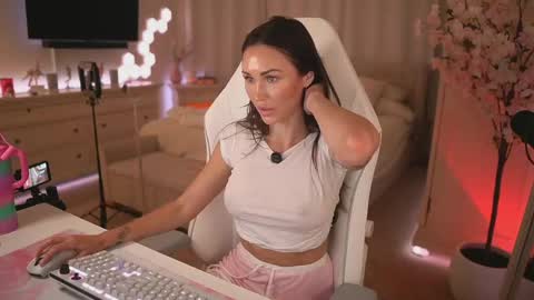 sashawest_official online show from 16, 4, 2026