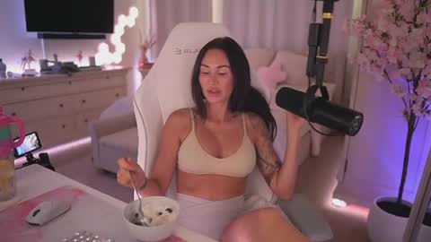 sashawest_official online show from 17, 6, 2026
