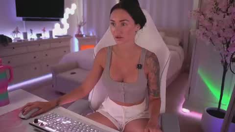 sashawest_official online show from 15, 7, 2026