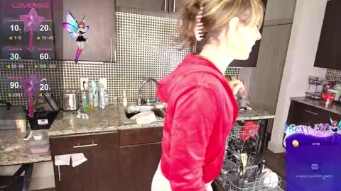 Saturn Girl online show from 14, 12, 2025