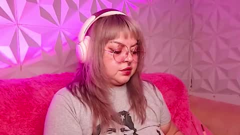 Gina George online show from 2, 12, 2025