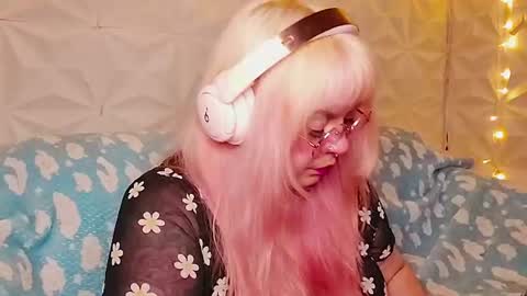 Snapshot of satyn_doll chatting on 12, 6, 2026 Gina George online show from 12, 6, 2026