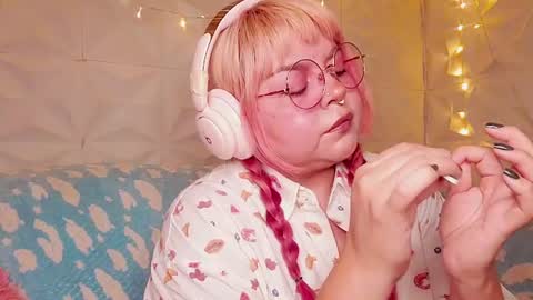 Snapshot of satyn_doll chatting on 28, 6, 2026 Gina George online show from 28, 6, 2026