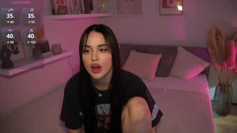 Snapshot of savvage_play chatting on 4, 2, 2025 Naomi online show from 4, 2, 2025