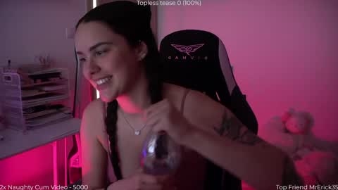 Snapshot of savvage_play chatting on 7, 5, 2026 Naomi online show from 7, 5, 2026