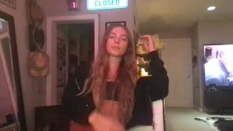 Snapshot of savxoxoxo chatting on 2, 12, 2025 Savxoxoxo online show from 2, 12, 2025