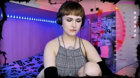 Snapshot of say_mary chatting on 8, 12, 2024 pronoun she. name Mary. age 21. online show from 8, 12, 2024