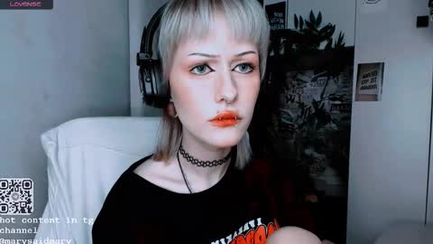 Snapshot of say_mary chatting on 27, 9, 2025 pronoun she. name Mary. age 21. online show from 27, 9, 2025
