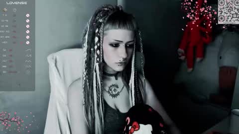 pronoun she. name Mary. age 21. online show from 27, 11, 2025