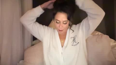 Good Girls Say Please...and Thank You online show from 25, 1, 2025