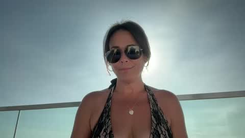 Good Girls Say Please...and Thank You online show from 27, 9, 2025