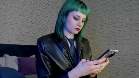 Snapshot of scarle_whisper chatting on 23, 4, 2026 Emmy online show from 23, 4, 2026