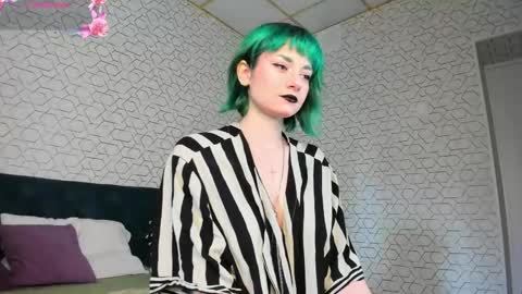 Snapshot of scarle_whisper chatting on 18, 5, 2026 Emmy online show from 18, 5, 2026
