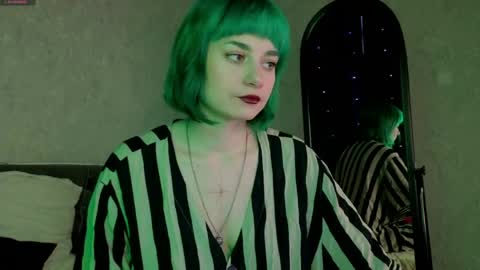 Snapshot of scarle_whisper chatting on 19, 5, 2026 Emmy online show from 19, 5, 2026