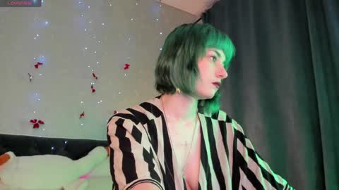 Snapshot of scarle_whisper chatting on 20, 5, 2026 Emmy online show from 20, 5, 2026