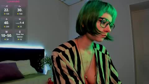 Snapshot of scarle_whisper chatting on 23, 5, 2026 Emmy online show from 23, 5, 2026