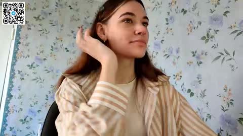 Snapshot of scarlet1flowers chatting on 5, 10, 2025 Kira online show from 5, 10, 2025
