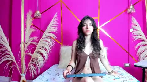 Scarlet online show from 15, 4, 2026