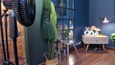 Scarlet Edwars online show from 21, 4, 2026