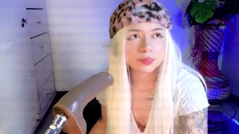 scarlet_gold online show from 23, 3, 2026